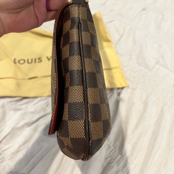 *SOLD* Louis Vuitton Musette Tango in Ebene - Picture 6 of 7